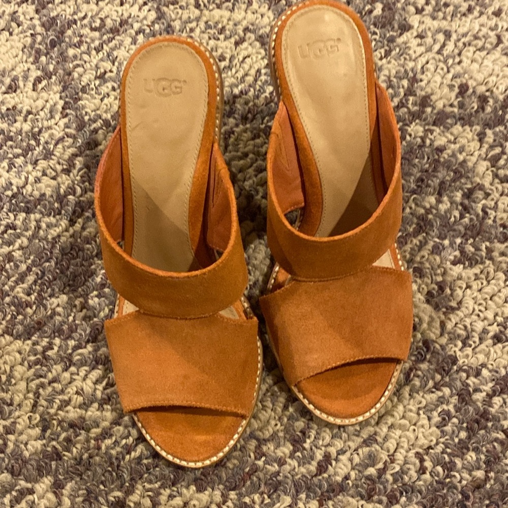 Ugg Sandals Women’s Size 8.5- Fall/Autumn Orange Color